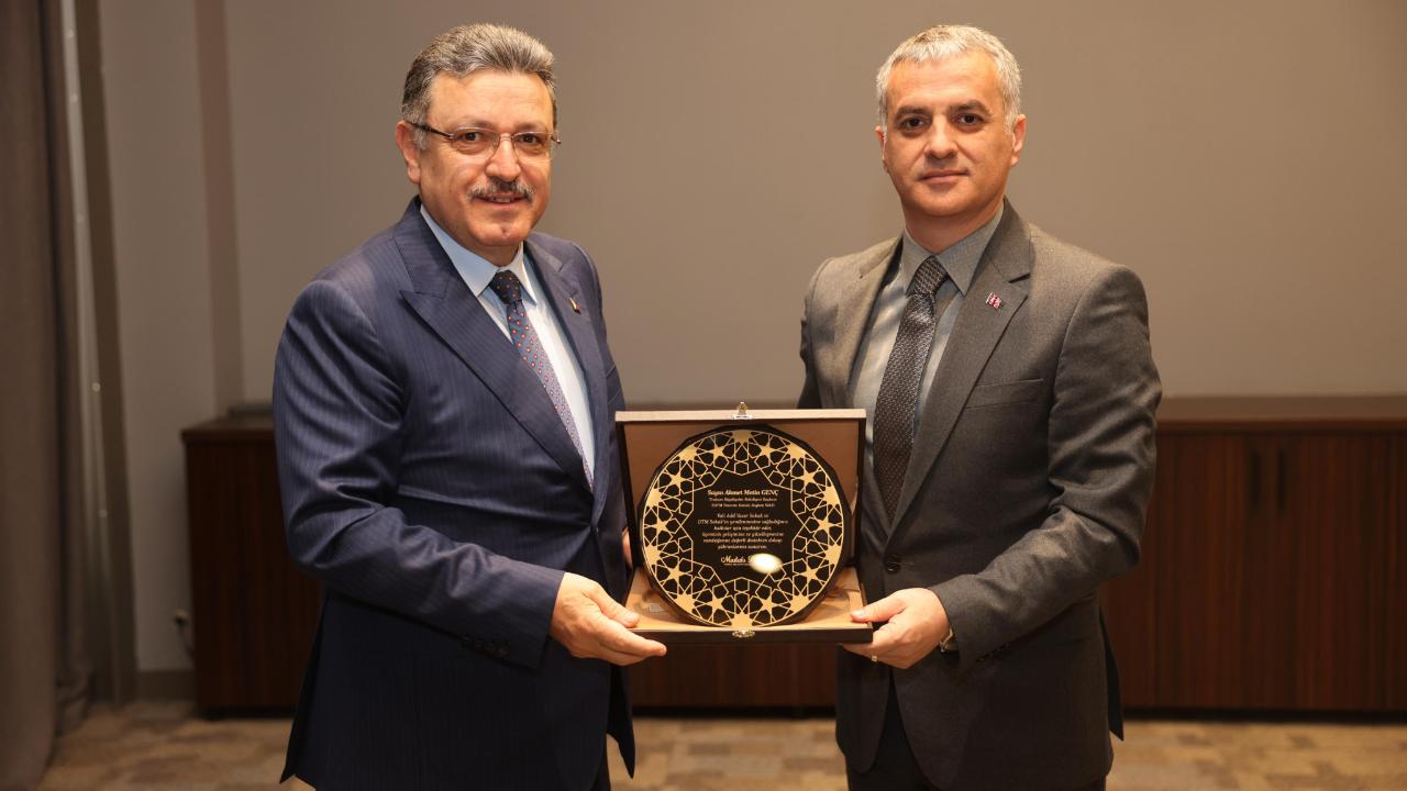 BAŞKAN GENÇ’E TEŞEKKÜR PLAKETİ