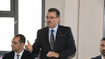 BAŞKAN GENÇ'TEN IŞIKLAR'A OTOBÜS MÜJDESİ