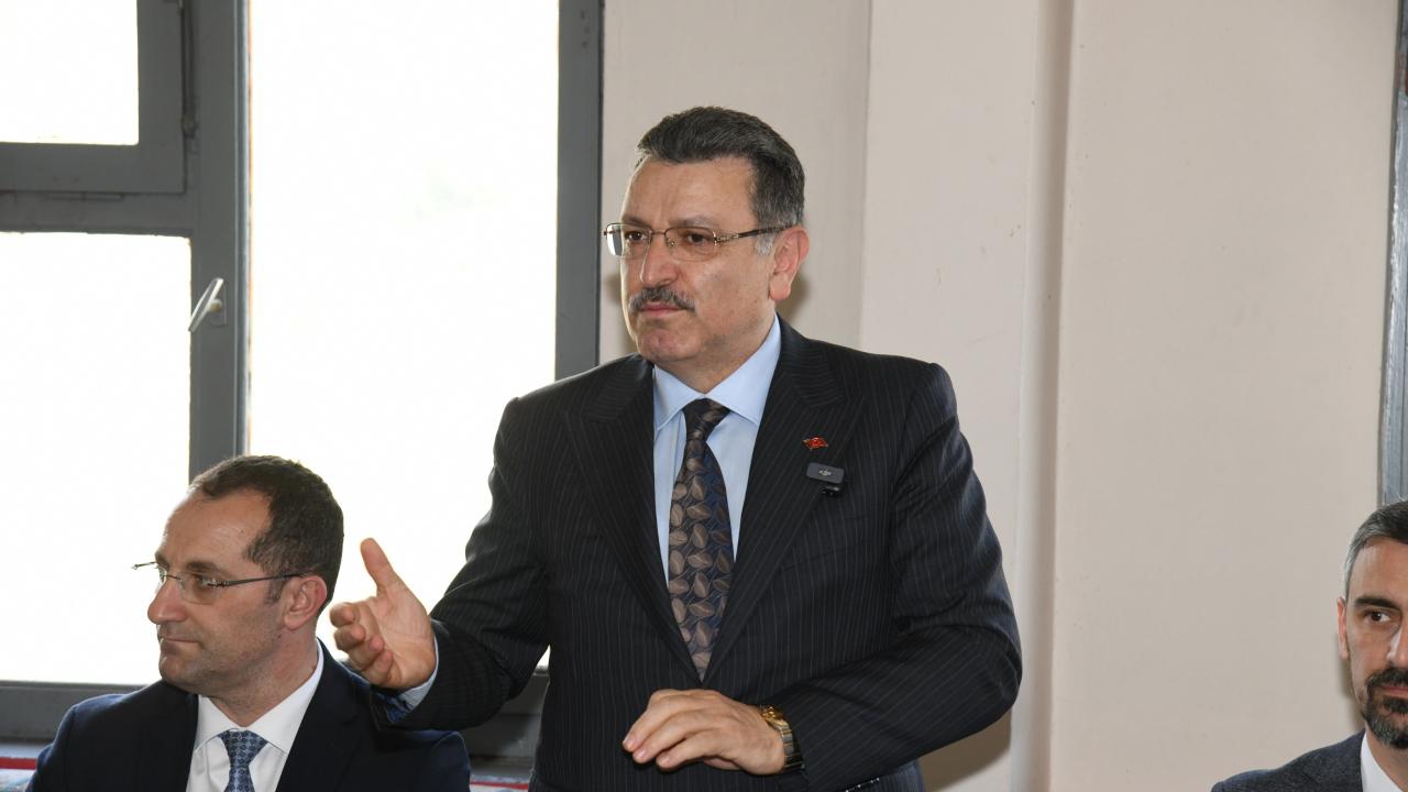 BAŞKAN GENÇ'TEN IŞIKLAR'A OTOBÜS MÜJDESİ