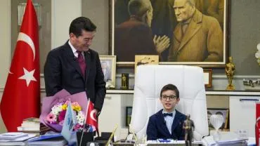 BAŞKAN KAYA, KOLTUĞUNU 23 NİSAN'DA EMİN ARMAN'A DEVRETTİ