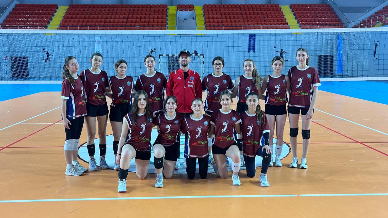 BORDO-MAVİLİ SULTANLAR TÜRKİYE SAHNESİNE ÇIKIYOR