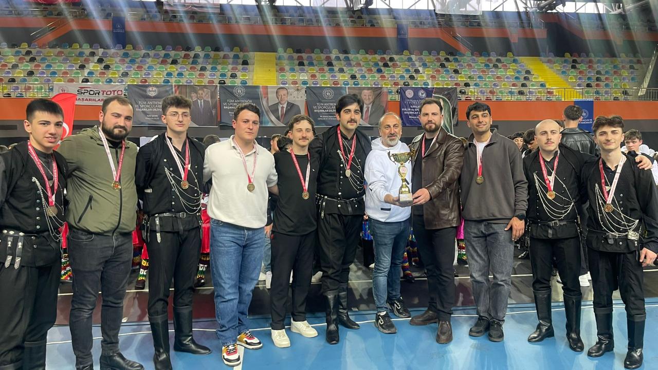 BÜYÜKŞEHİR HALK OYUNLARINDA ÇİFTE ŞAMPİYON