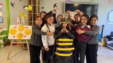 ÇİLEKLİ DÜŞLER KÖYÜ'NE İLGİ SÜRÜYOR