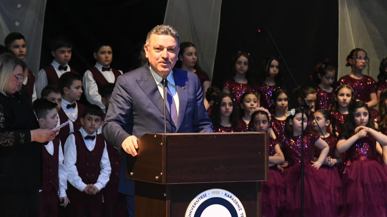 KOCA YÜREKLİ MİNİKLERE BAŞKAN GENÇ’TEN ALKIŞ