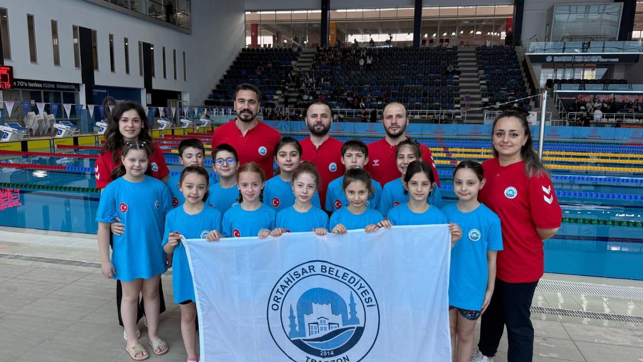 ORTAHİSAR'IN MİNİK YÜZÜCÜLERİ 28 MADALYA KAZANDI