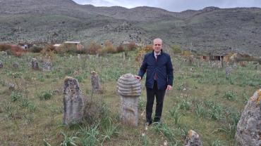 REKTÖR ÇUVALCI KARADAĞ'DA: ŞEHİTLERİMİZİ UNUTMADI