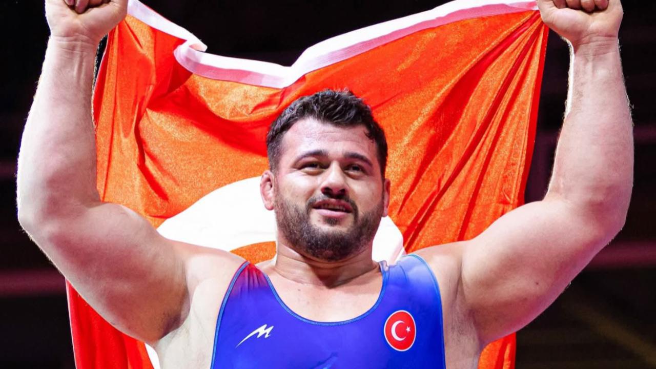 ŞAMPİYON RIZA KAYAALP TARİH YAZDI: REKORLARI ALT ÜST ETTİ!