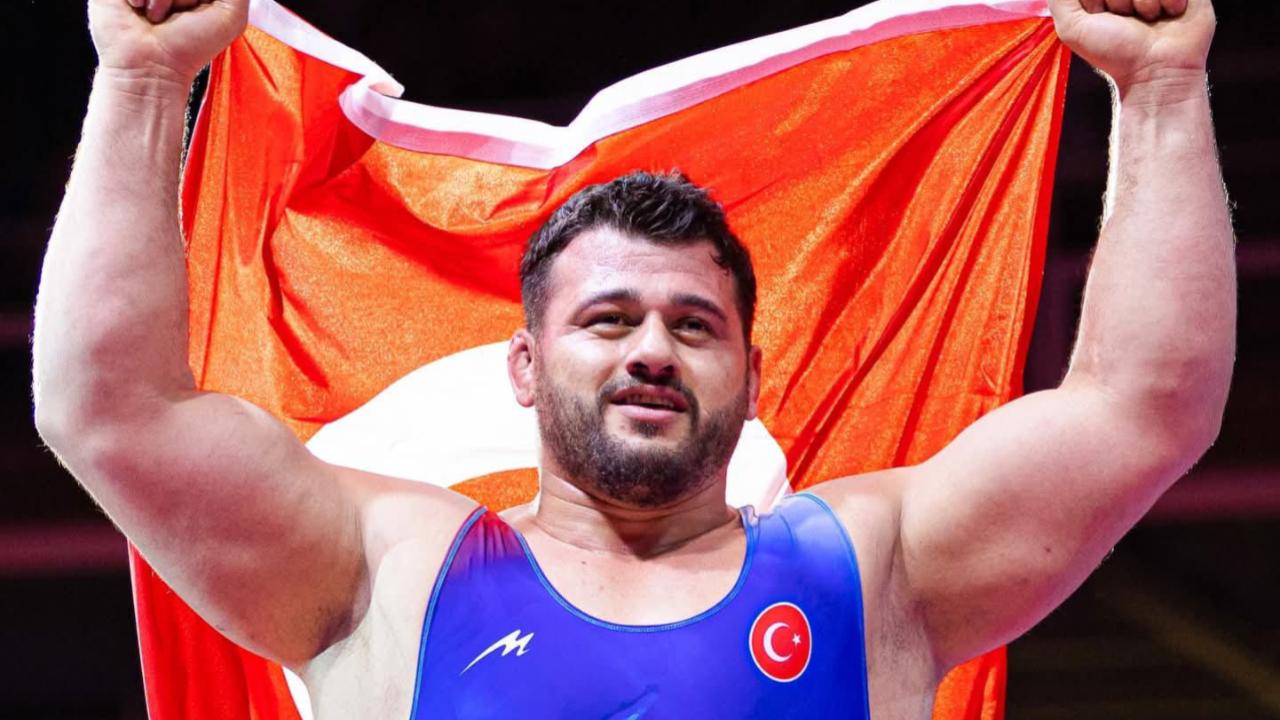 ŞAMPİYON RIZA KAYAALP TARİH YAZDI: REKORLARI ALT ÜST ETTİ!