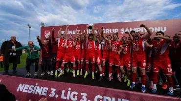 ŞAMPİYON SEBATSPOR KUPASINI KALDIRDI