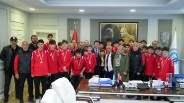 ŞAMPİYONLARDAN BAŞKAN KAYA'YA ZİYARET