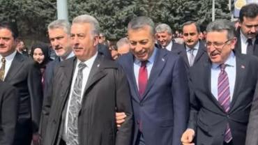 VALİ ŞAHİN'İN KORTEJ YÜRÜYÜŞÜ!