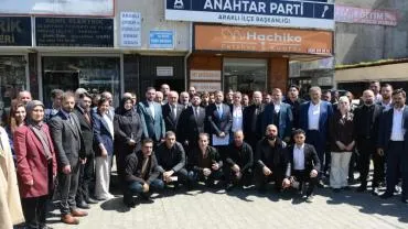 ANAHTAR PARTİ GÜÇLENİYOR... ARAKLI'DA 41 MAHALLE BAŞKANI ATANDI