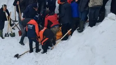 BÖLGEMİZDE FLAŞ GELİŞME: ÇIĞ ALTINDA KALAN ÇOBANIN CANSIZ BEDENİ BULUNDU