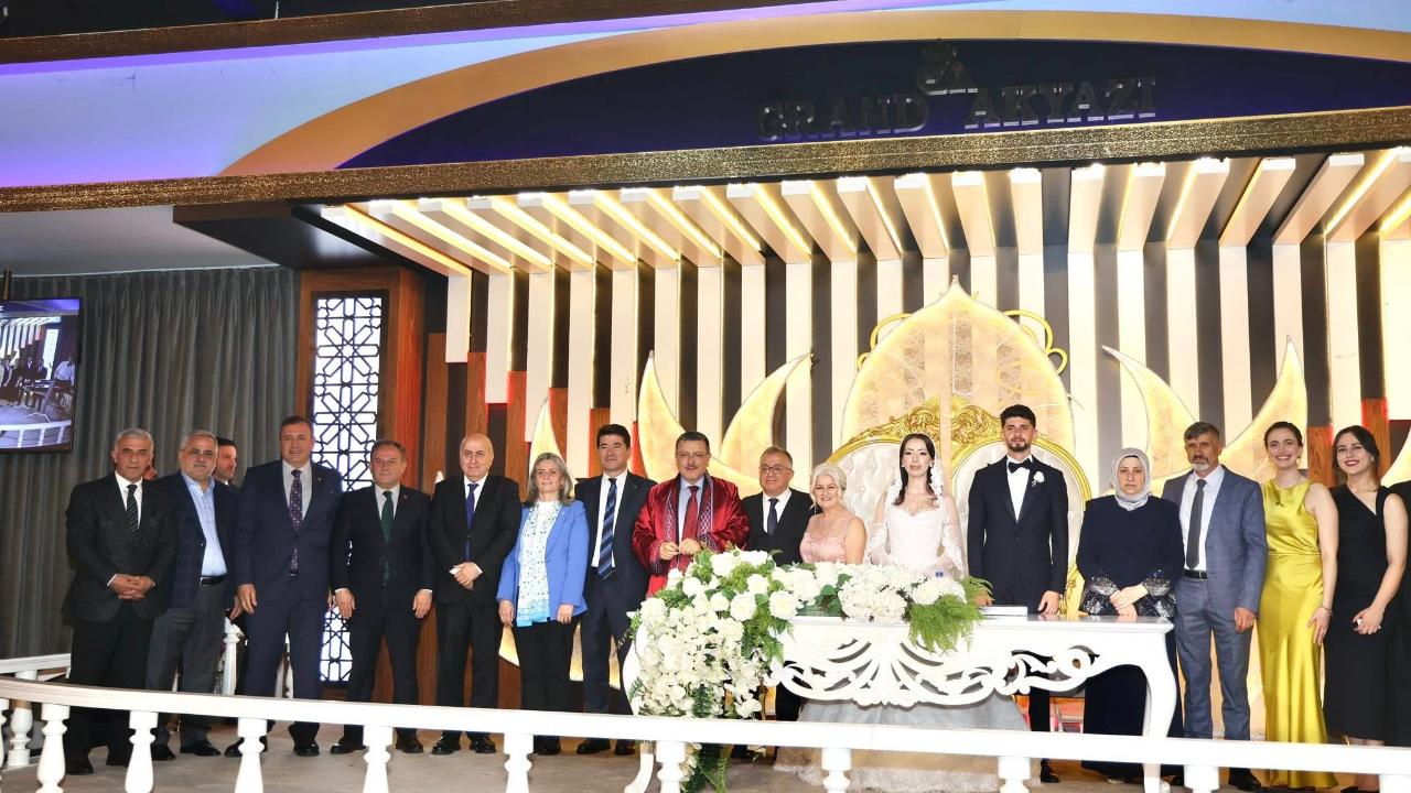 CELAL AKAÇ'IN MUTLU GÜNÜ: FİDEM MUTLULUĞA 'EVET' DEDİ