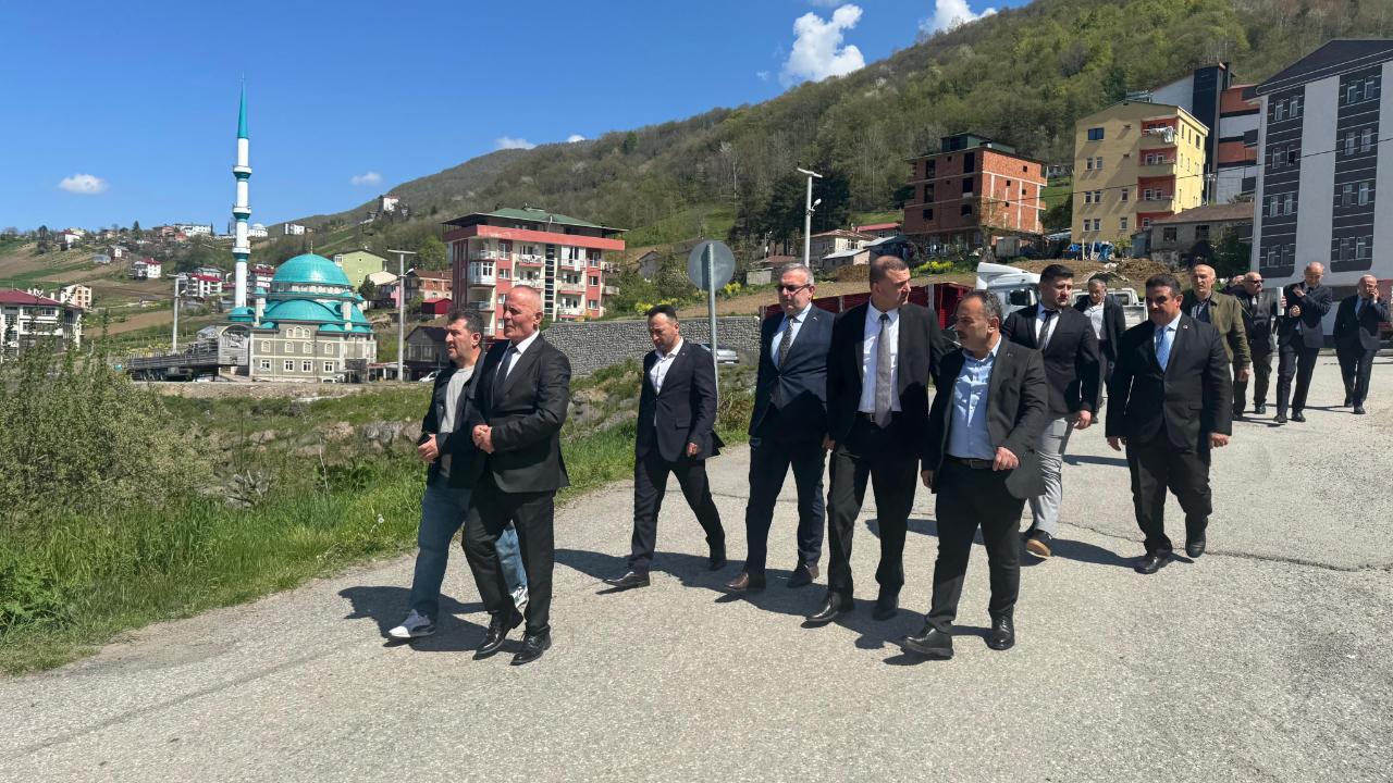MHP'Lİ SİVRİKAYA'DAN DÜZKÖY'E ÇIKARMA