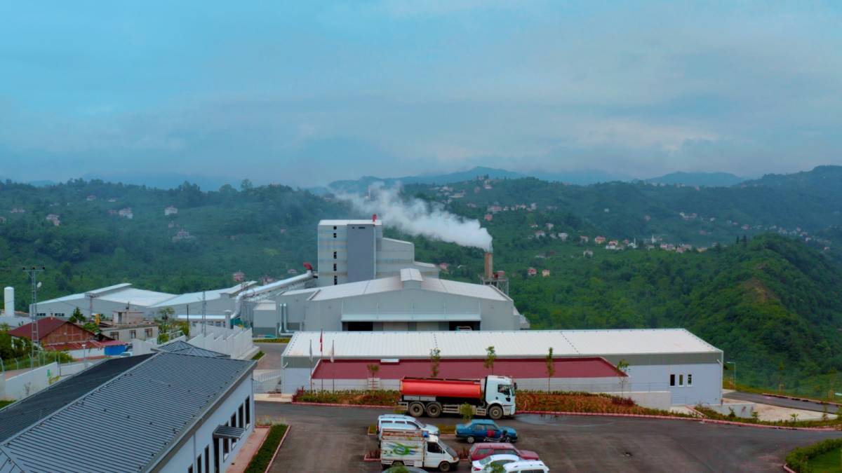 MALKOÇOĞLU'NDAN ARAKLI BELEDİYESİ'NE SERT SÖZLER: PEMBE TABLO ÇİZİYORLAR, İLÇENİN 5 YILI KAYIP!